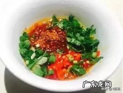 重庆麻辣火锅蘸酱 你觉得吃麻辣火锅蘸麻酱是种什么感觉?