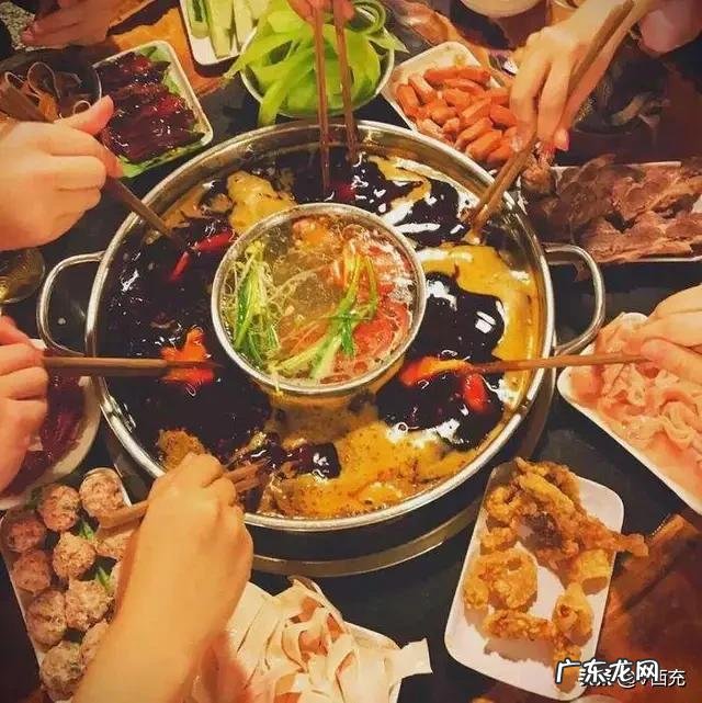 重庆麻辣火锅蘸酱 你觉得吃麻辣火锅蘸麻酱是种什么感觉?