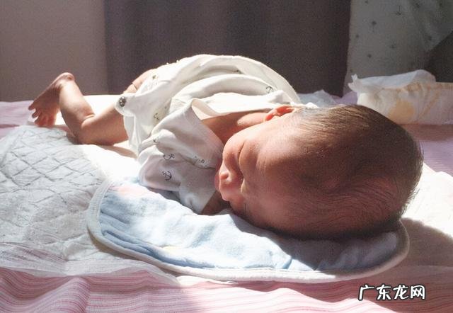 新生儿怕冷怎么穿衣服-婴儿穿衣服怕冷