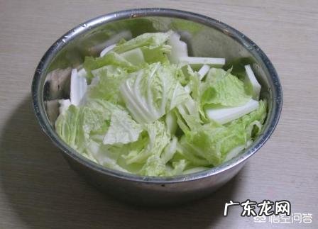 吃白菜会胖吗?我每天只吃白菜蘸点酱吃。白菜是清水煮的?