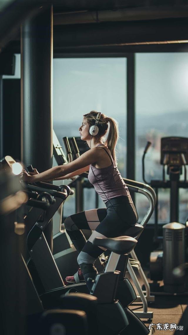 学生x在暑假期间怎么减肥呢?