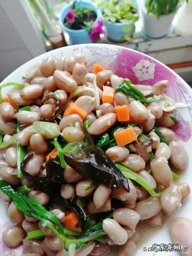 白罗卜、红罗卜、花生米做凉拌菜怎么做？