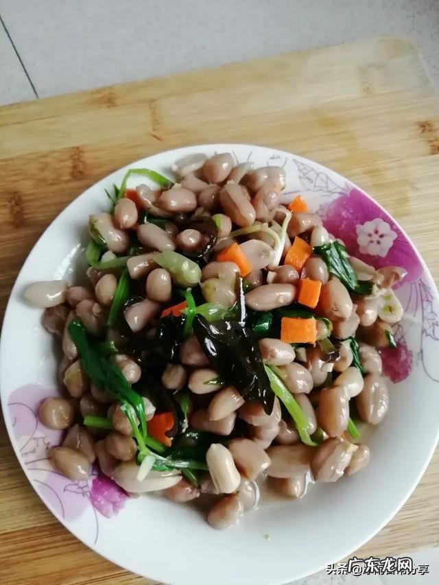 白罗卜、红罗卜、花生米做凉拌菜怎么做？