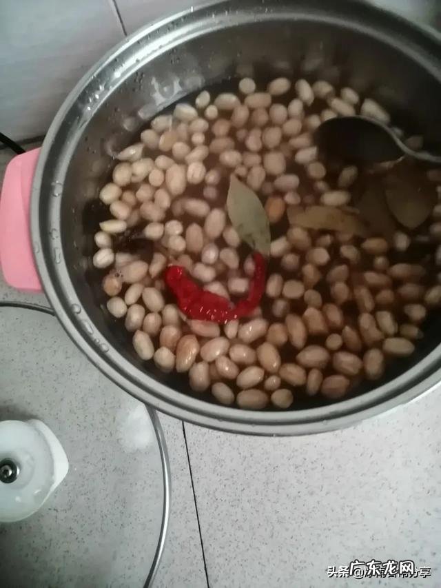 白罗卜、红罗卜、花生米做凉拌菜怎么做？