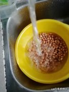 白罗卜、红罗卜、花生米做凉拌菜怎么做？