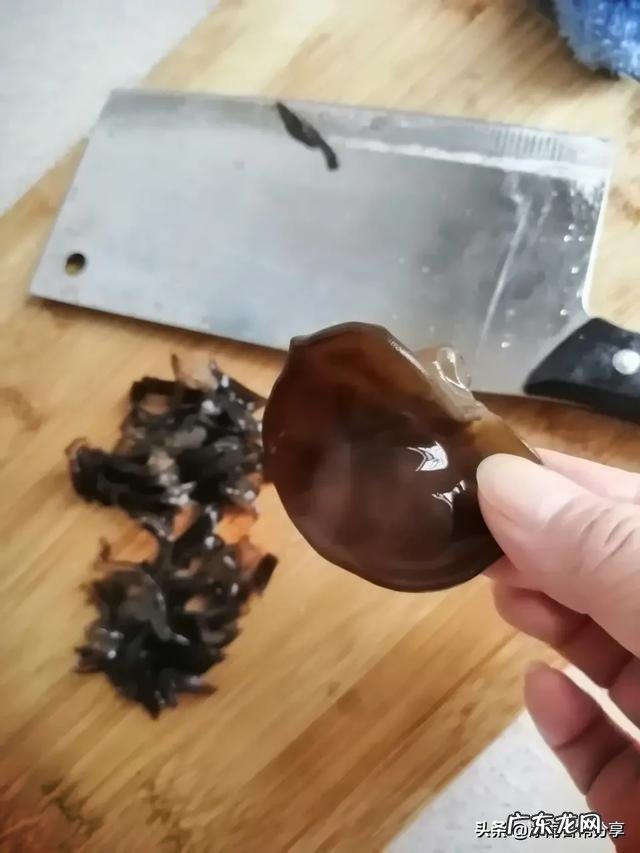 白罗卜、红罗卜、花生米做凉拌菜怎么做？