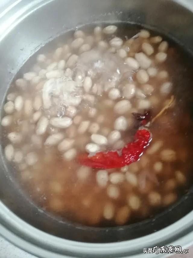 白罗卜、红罗卜、花生米做凉拌菜怎么做？