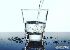 晨起喝一杯水是好习惯，但喝什么水更健康呢？