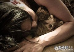 爱猫就要和它一同睡？