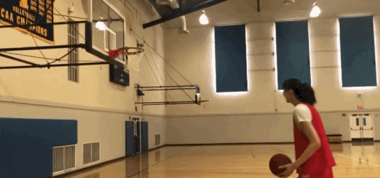 李月汝和韩旭在女篮队伍中鹤立鸡群,为什么没有霸气扣篮