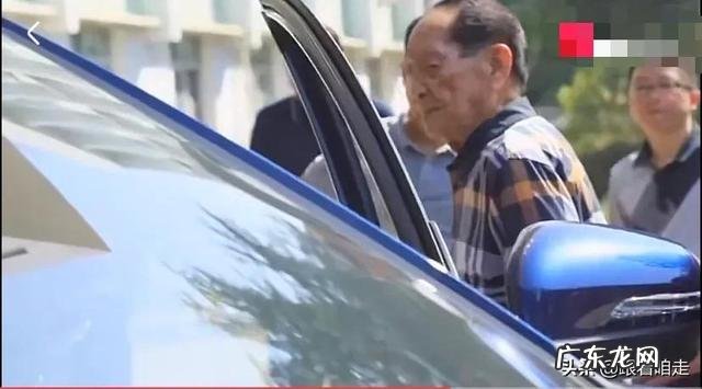 有人看不起袁隆平在汽车店只摸不买的行为,对此你怎么看?