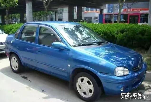 有人看不起袁隆平在汽车店只摸不买的行为,对此你怎么看?