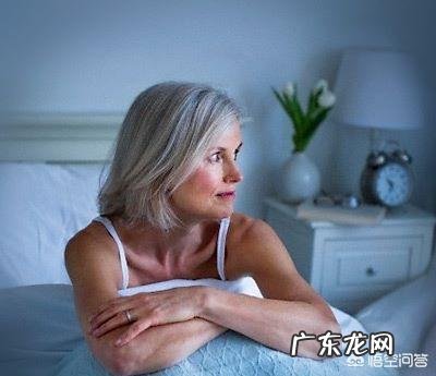 老人为什么不愿和儿女住在一起 为什么现在有些老年人宁愿老夫妻单独住，也不愿和孩子往在一起？