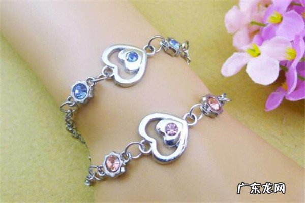 送闺蜜的话暖心简短 送女友的暖心礼物