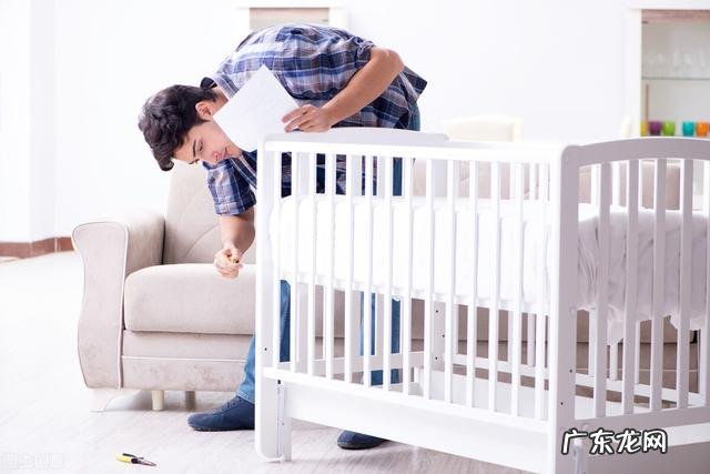 婴儿床护栏选择-选婴儿床还是床护栏