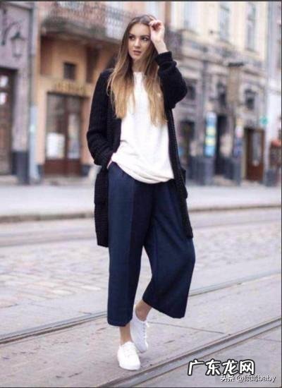 阔腿牛仔裤怎样搭配最好看?