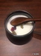 早上喝伊利原味酸奶和面包会不会变胖？