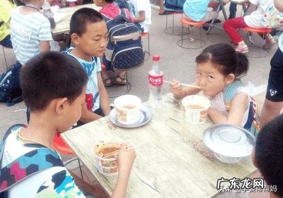 小孩子早餐喝粥还是喝牛奶?