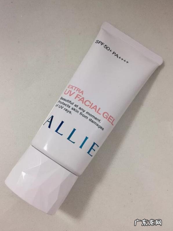 把脸放到热水中浸泡几分钟？