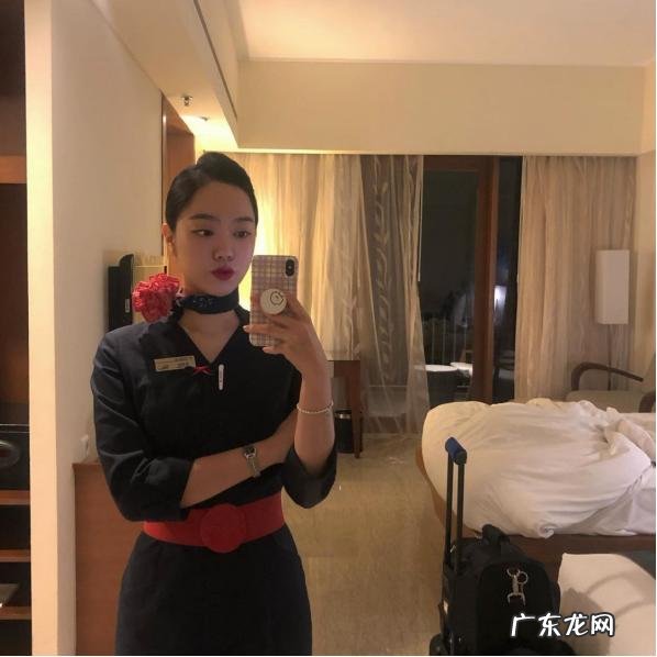 把脸放到热水中浸泡几分钟？