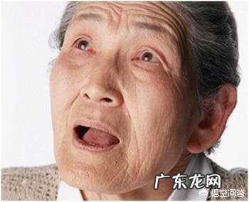 邻居老人晨起排便，一小时后中风倒地，排便时什么事不能做？