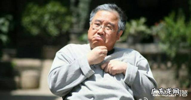 邻居老人晨起排便，一小时后中风倒地，排便时什么事不能做？