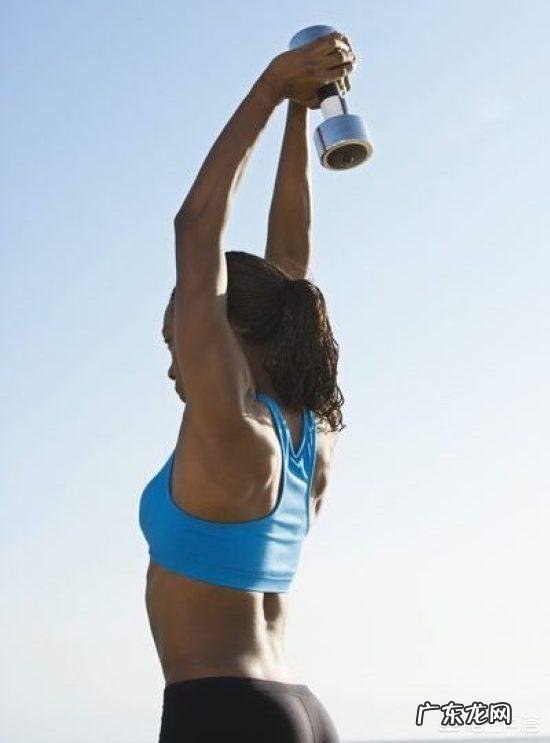 如何在一个月内减掉蝴蝶袖?