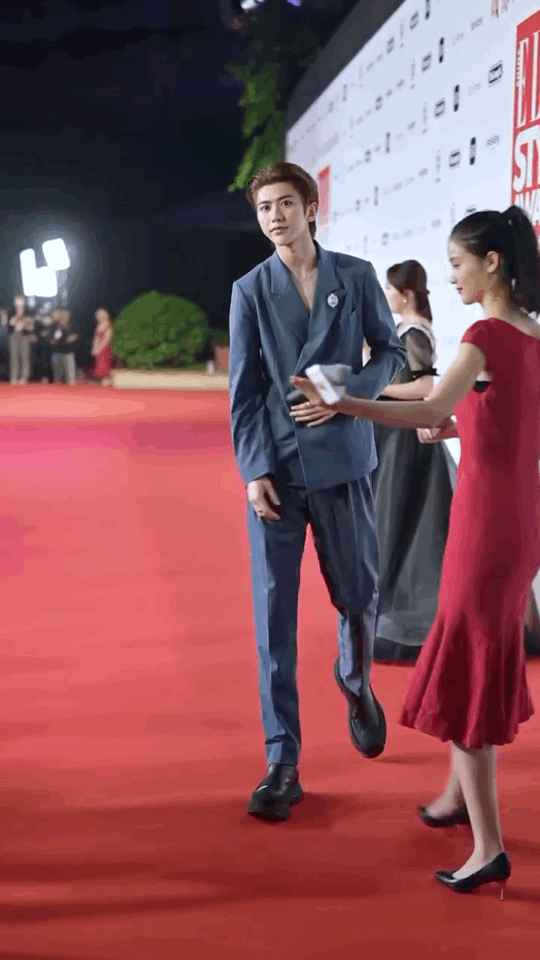 仅论长相,不碰瓷,不引战 你们觉得蔡徐坤像木村拓哉吗??