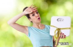 为什么早上起来体重比较轻？