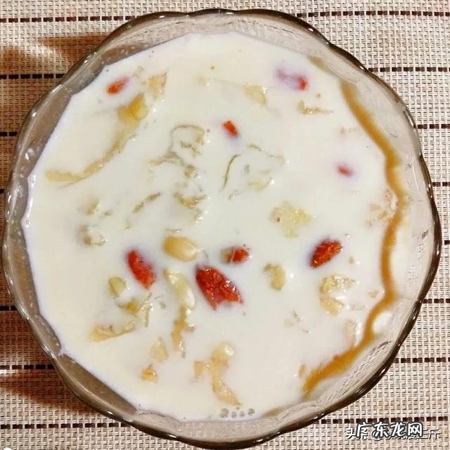 月子里瘦身又下奶的食物 产后奶水不够吃什么食物比较好?最好可以减脂瘦身补气血的?