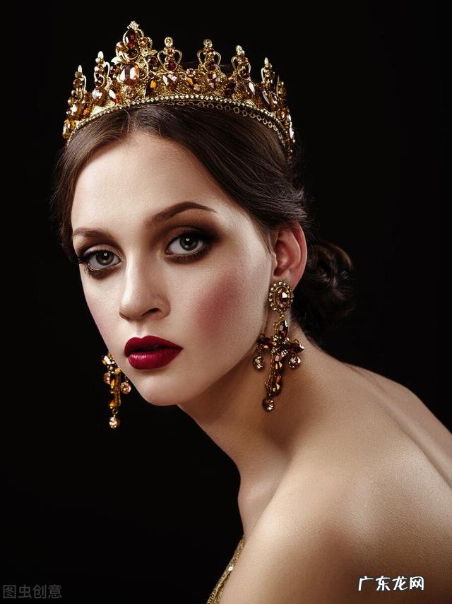 为什么有些西方人体艺术要用裸体来表现