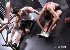 妻子请健身私人教练，坚持要请男性，作为丈夫无法接受该怎么？