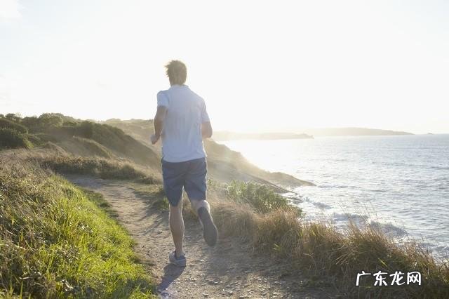 正常吃饭,晚上快走50分钟能减肥吗?