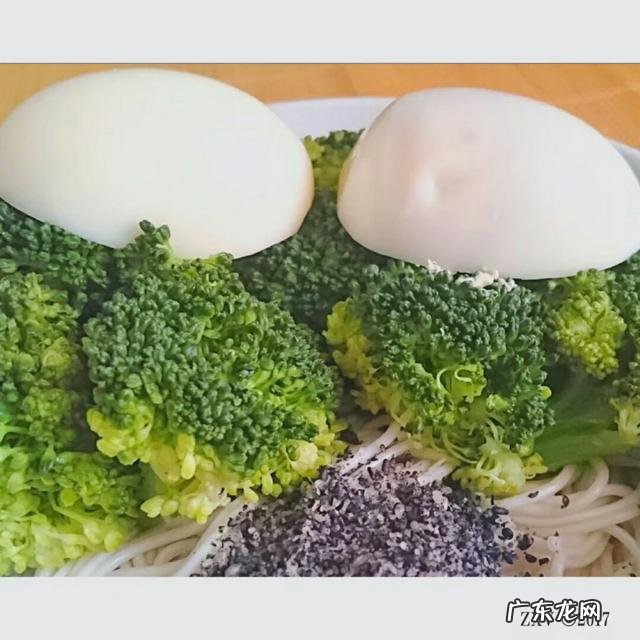 晚上睡觉前吃水果和零食减肥吗？