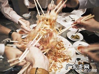 晚上吃了不到一斤的烤鸭，会胖吗？平时不贪嘴，只是今晚这一次？