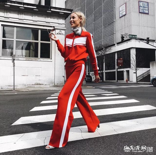 女显瘦宽松休闲宽腿裤大脚裤气质甩裤配什么上衣？