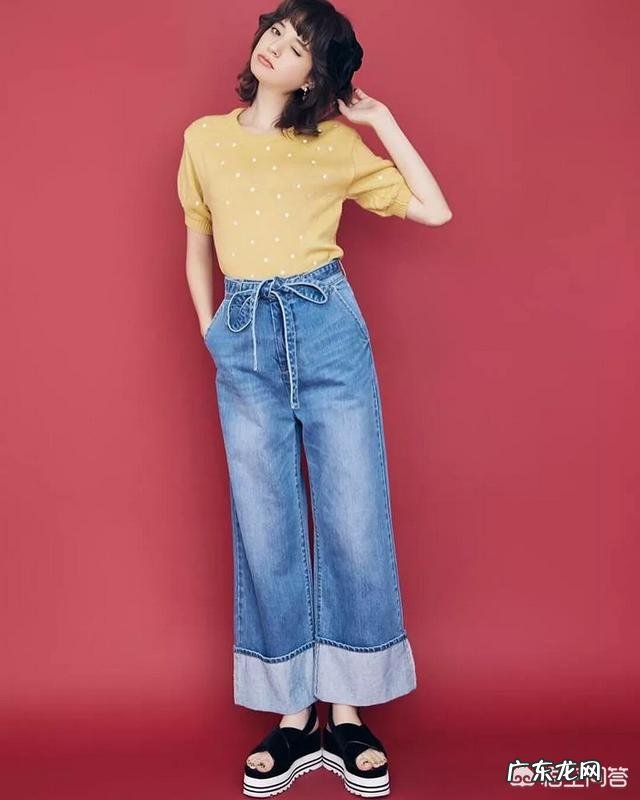 女显瘦宽松休闲宽腿裤大脚裤气质甩裤配什么上衣？