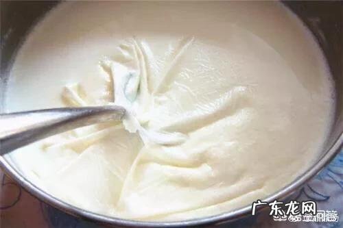 晚餐和早餐应该选择脱脂牛奶还是全脂牛奶?