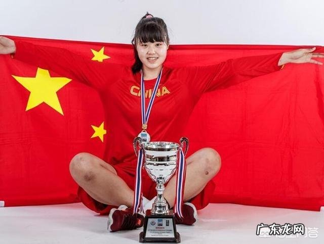 最萌大中锋李月汝获得奥运预选赛篮板王,她的未来能超越郑海霞吗