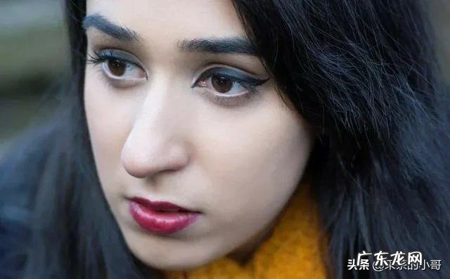 长得好年轻漂亮是找个条件好点的嫁了还是自己先奋斗再找？