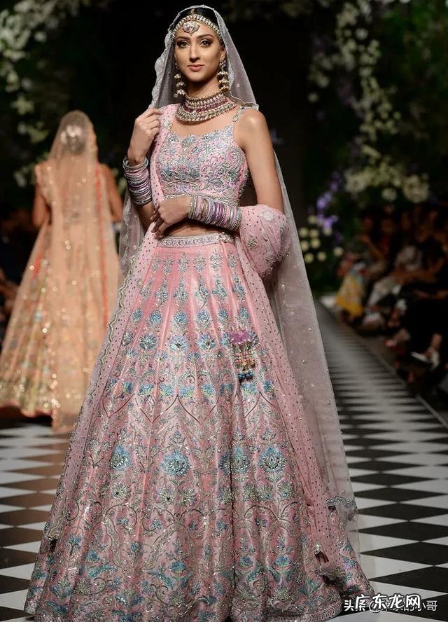 长得好年轻漂亮是找个条件好点的嫁了还是自己先奋斗再找？