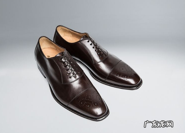 牛仔裤男款品牌大全 牛仔裤最适合搭配的五款男鞋排行榜