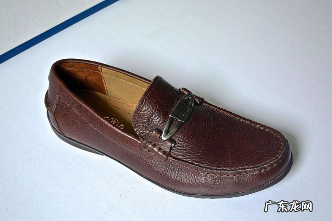 牛仔裤男款品牌大全 牛仔裤最适合搭配的五款男鞋排行榜