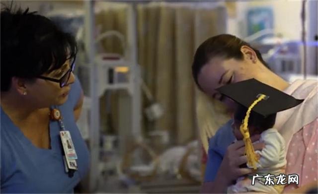 宝宝把蛋壳当成摇篮-蛋壳当摇篮的最小婴儿