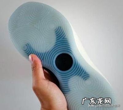 李宁驭帅11和音速6哪个更适合女生