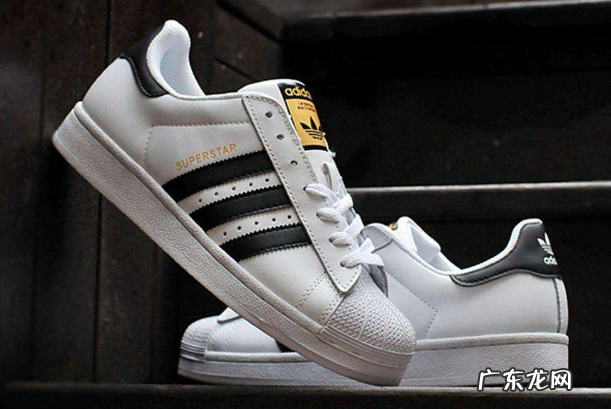 阿迪达斯哪些鞋好看 阿迪达斯十款最火鞋子