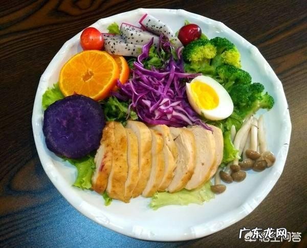 早餐吃饱午饭吃水果晚饭不吃不做运动能减肥吗?