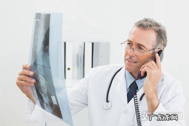 低头玩手机时,颈椎要承重45斤的重量,是真的么?