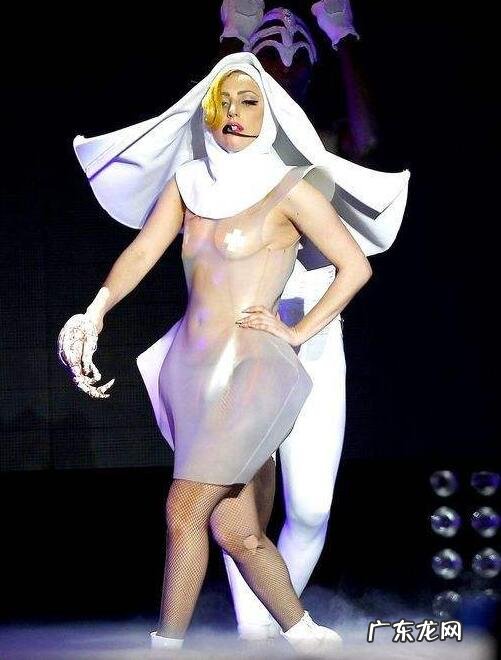 丑到脱粉 世界上最奇葩的裙子,女明星最辣眼睛的裙子盘点(奇葩说明星观众)