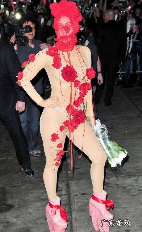 丑到脱粉 世界上最奇葩的裙子,女明星最辣眼睛的裙子盘点(奇葩说明星观众)